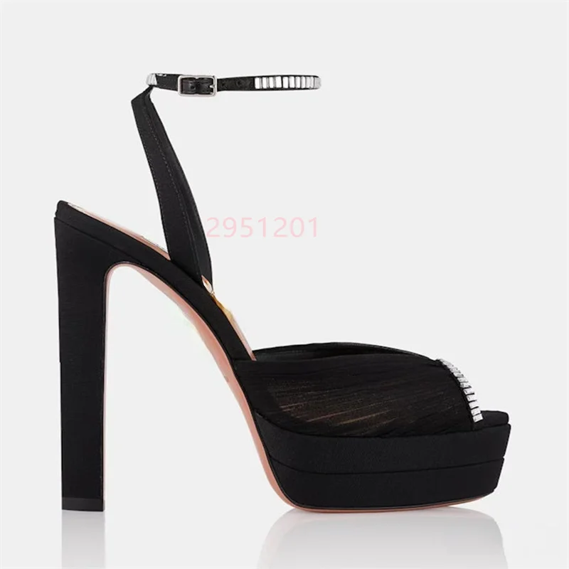 Сетчатые сандалии с острым носком, новый стиль, сандалии с открытой пяткой и кристаллами, женские пикантные белые дизайнерские туфли на массивном каблуке для летней вечеринки
Сетчатые сандалии с острым носком, новый стиль, сандалии с открытой пяткой и кристаллами, женские пикантные белые дизайнерские туфли на массивном каблуке для летней вечеринки