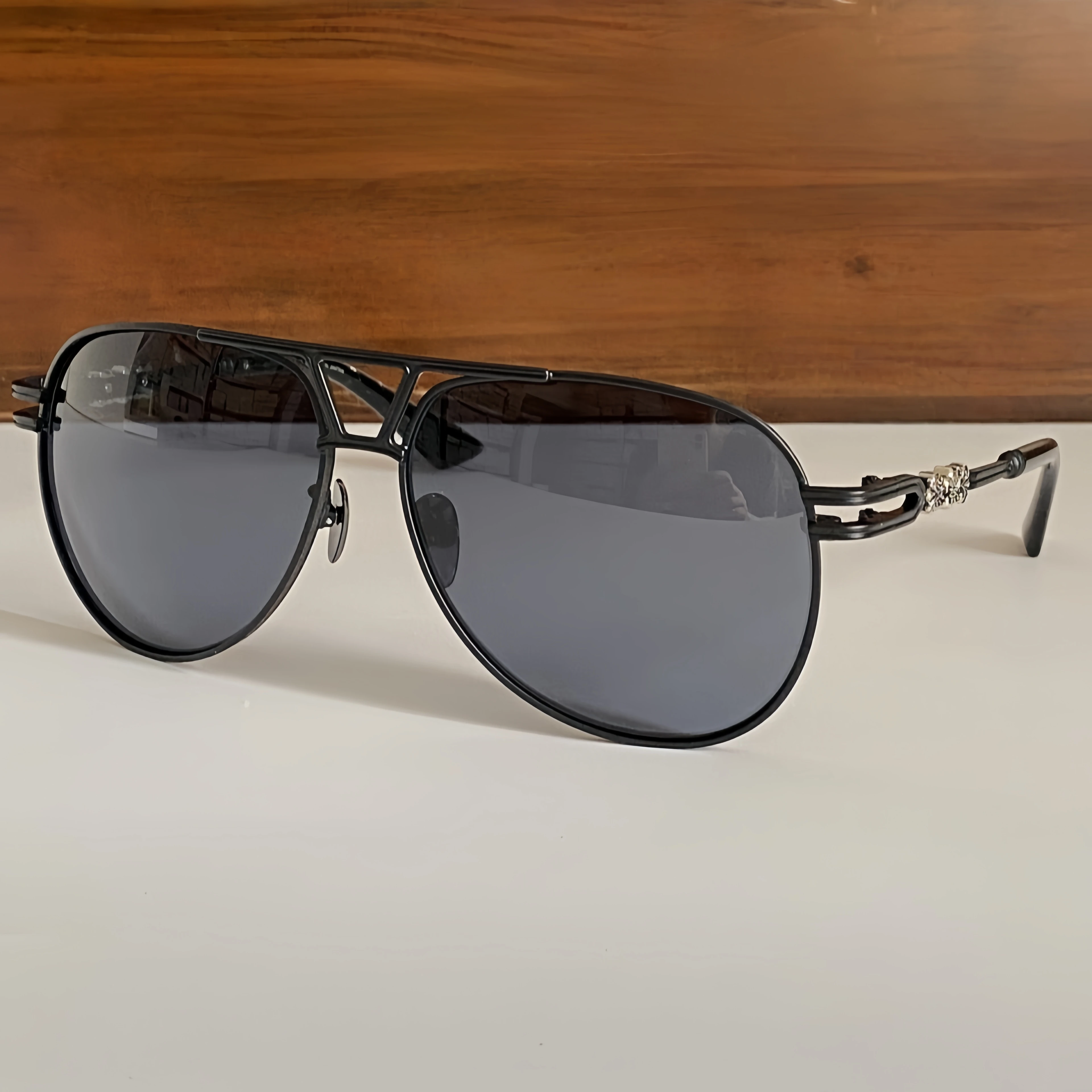 2025 Fashion Pilot Sunglasses Men Women Luxury Brand Designer Outdoor Driving Classic Alloy Personality Sun Glasses UV400
2025 Fashion Pilot Sunglasses Men Women Luxury Brand Designer Outdoor Driving Classic Alloy Personality Sun Glasses UV400