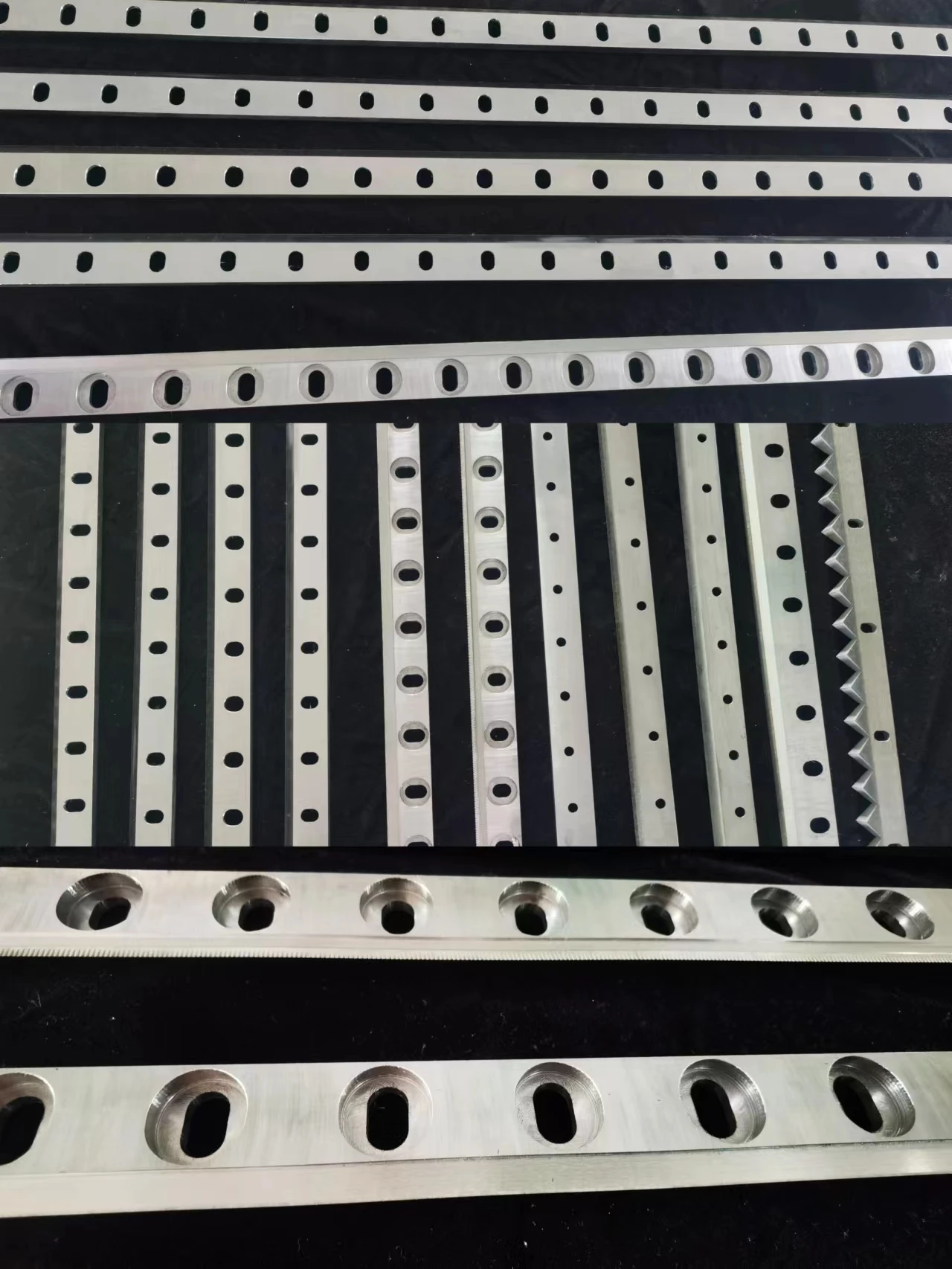 High Speed Spiral Cross-Cutting Paper Knife Corrugated Cardboard Cutting Blades for Chinese German Corrugated NC Cut Off Machine
High Speed Spiral Cross-Cutting Paper Knife Corrugated Cardboard Cutting Blades for Chinese German Corrugated NC Cut Off Machine