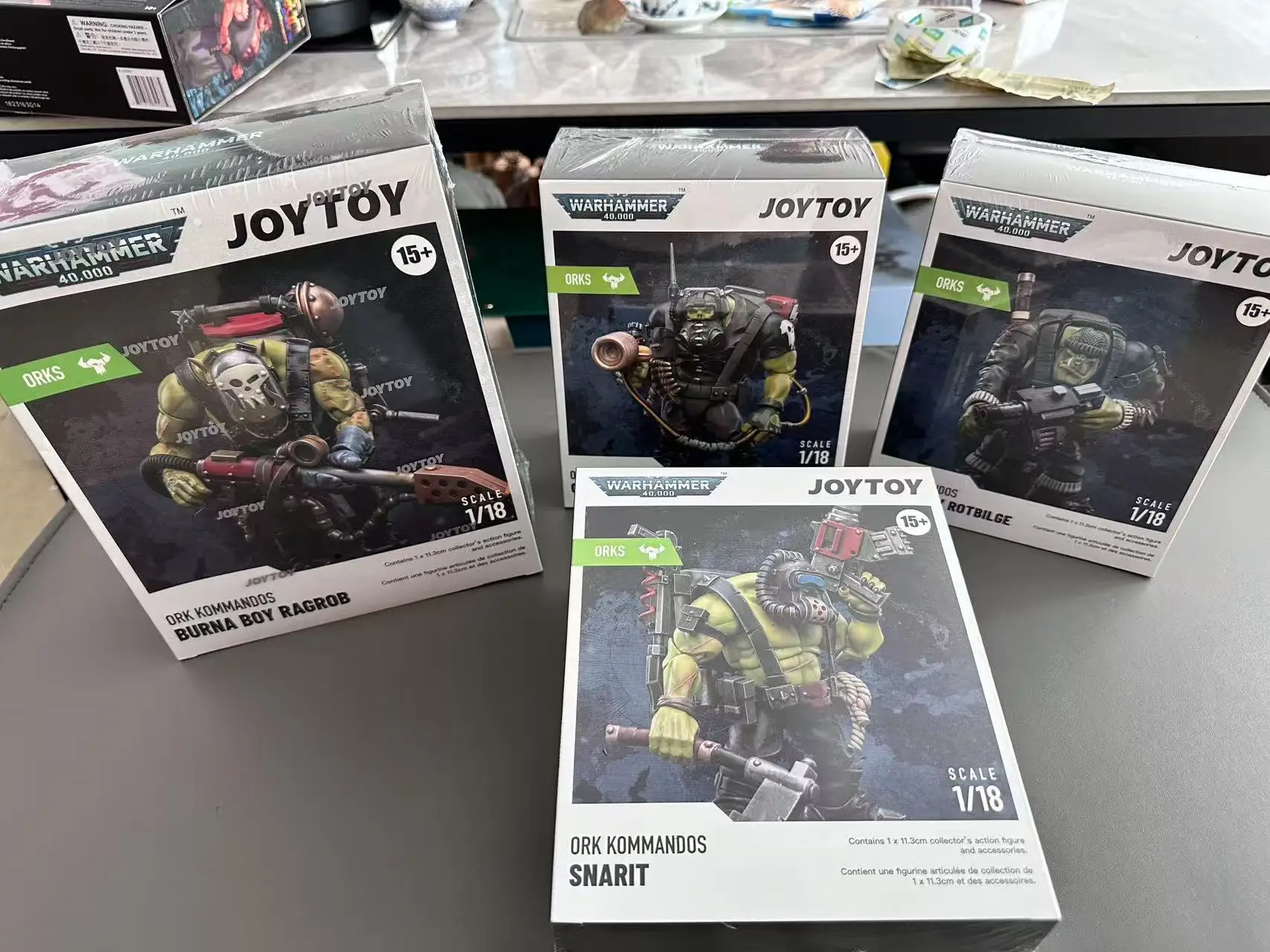 JOYTOY 40k 1/18 Фигурки Ork Kommandos Nob Nazbog Ragrob Snarit Rotbilge Balrukk Коллекция моделей Игрушка в подарок 
JOYTOY 40k 1/18 Фигурки Ork Kommandos Nob Nazbog Ragrob Snarit Rotbilge Balrukk Коллекция моделей Игрушка в подарок