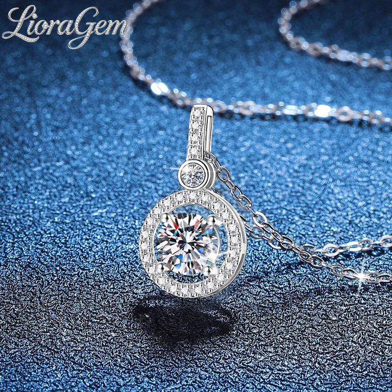 LioraGem Simple Versatile Round Bag with Diamond-studded Pendant, D-color 1-carat Moissanite Necklace Platinum PT950 Stamp
LioraGem Simple Versatile Round Bag with Diamond-studded Pendant, D-color 1-carat Moissanite Necklace Platinum PT950 Stamp