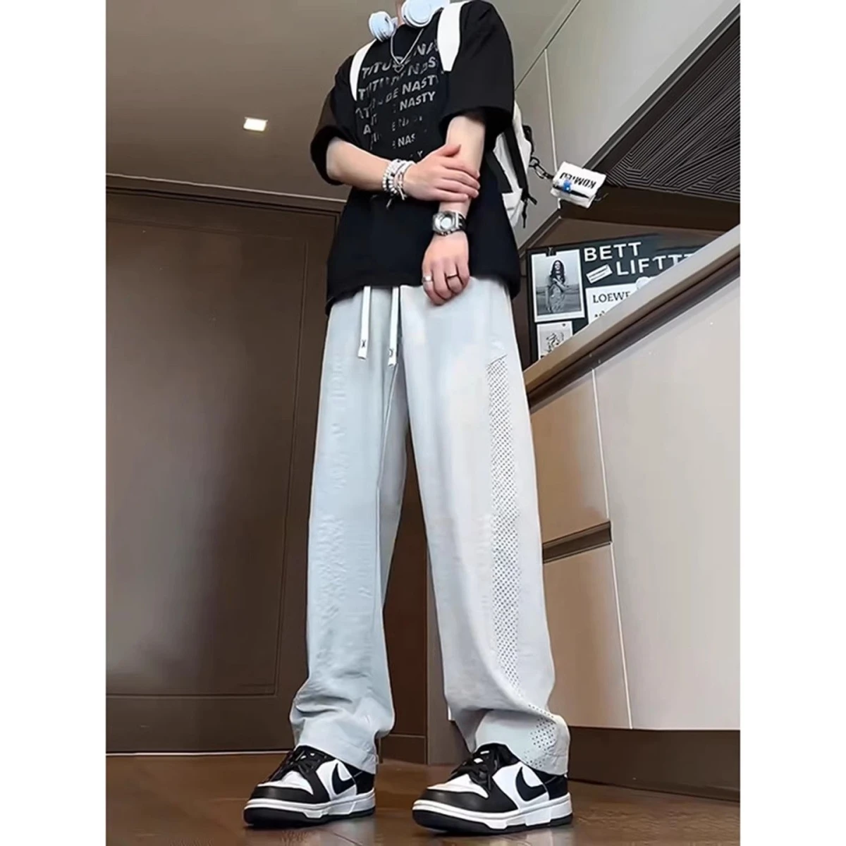 Мужские повседневные брюки с прямыми штанинами из ледяного шелка в американском стиле, дышащие повседневные брюки свободного покроя Me Qui Dry Summer Spor
Мужские повседневные брюки с прямыми штанинами из ледяного шелка в американском стиле, дышащие повседневные брюки свободного покроя Me Qui Dry Summer Spor