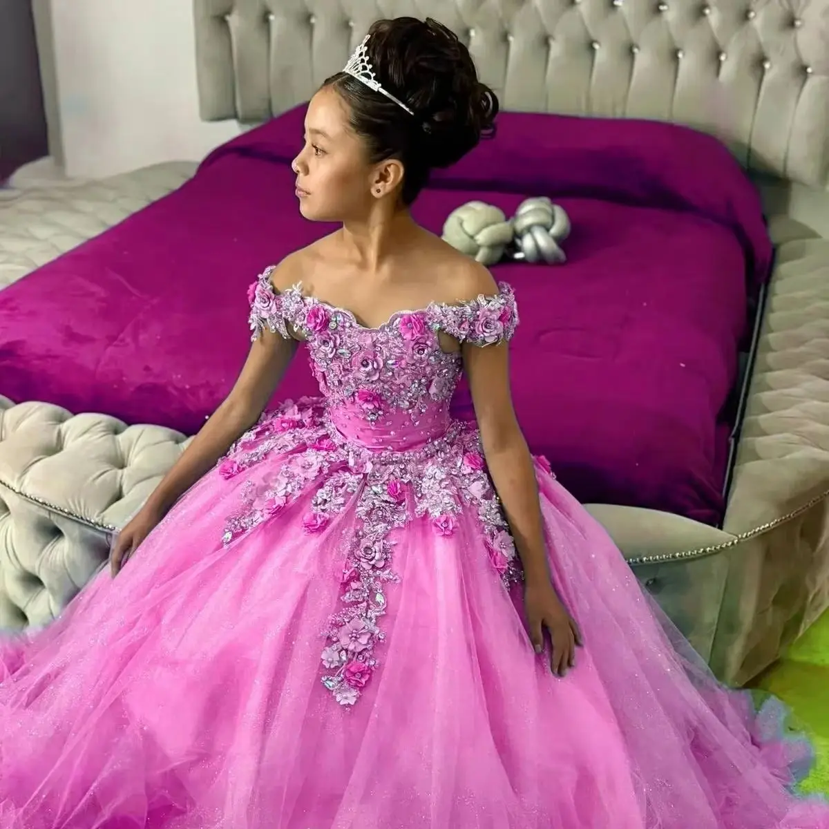 Customized Off Shoulder Flower Girl Dress for Wedding with Bow Appliqué Tulle Long Kids Birthday Party First Communion Gown
Customized Off Shoulder Flower Girl Dress for Wedding with Bow Appliqué Tulle Long Kids Birthday Party First Communion Gown