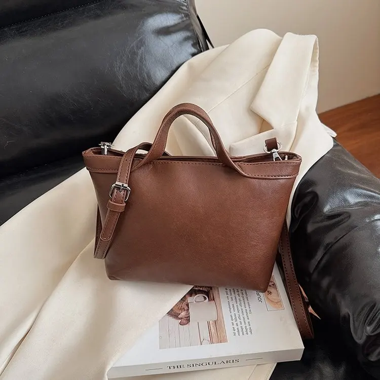 Fashion Women's Small Square Bag - Luxury & High-End, Multi-Way (Shoulder/Handheld/Crossbody) Bag
Fashion Women's Small Square Bag - Luxury & High-End, Multi-Way (Shoulder/Handheld/Crossbody) Bag