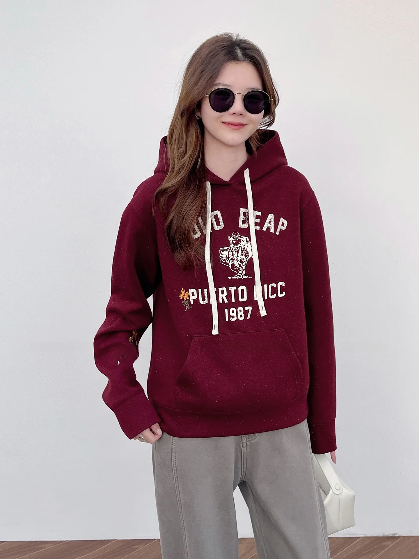 Franz Red Hooded Embroidered Letter Snowflake Sweatshirt Women's Loose Fit Autumn Winter Jacket American Style Versatile Top
Franz Red Hooded Embroidered Letter Snowflake Sweatshirt Women's Loose Fit Autumn Winter Jacket American Style Versatile Top