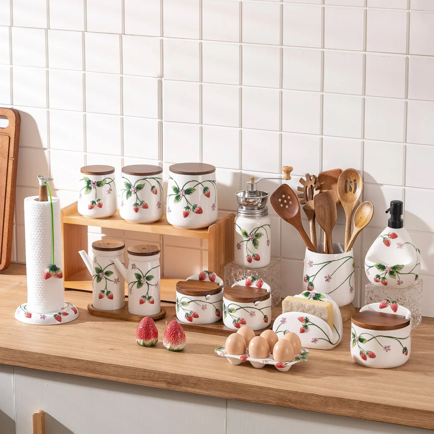 DSA hand-painted strawberry ceramic kitchen supplies set household sealing can oil pot tableware tissue holder storage
DSA hand-painted strawberry ceramic kitchen supplies set household sealing can oil pot tableware tissue holder storage