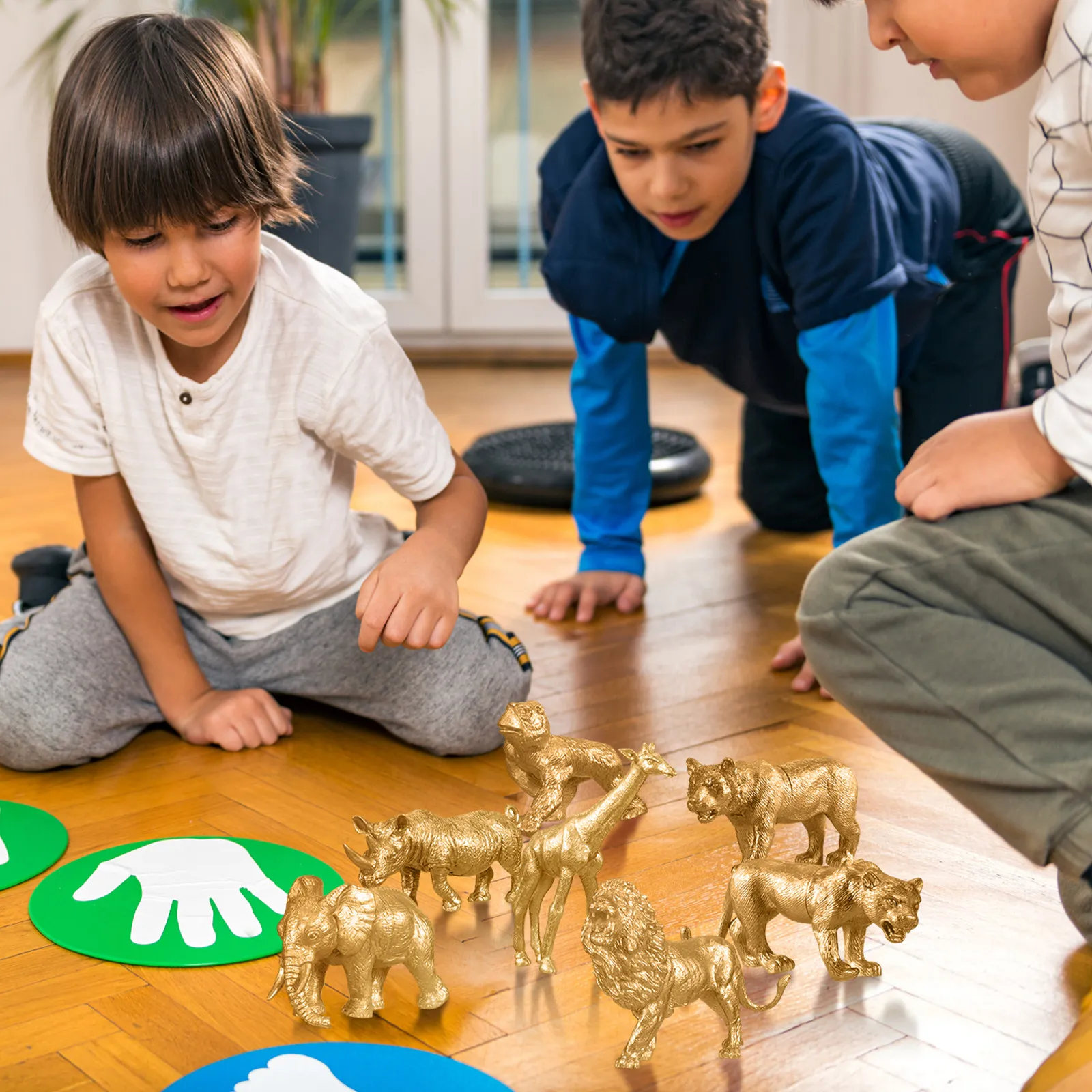 7Pcs Vivid Animal Display Models Sturdy PVC Mini Ornament Set for Children's Learning Home Decoration Desktop Artistic Adornment
7Pcs Vivid Animal Display Models Sturdy PVC Mini Ornament Set for Children's Learning Home Decoration Desktop Artistic Adornment