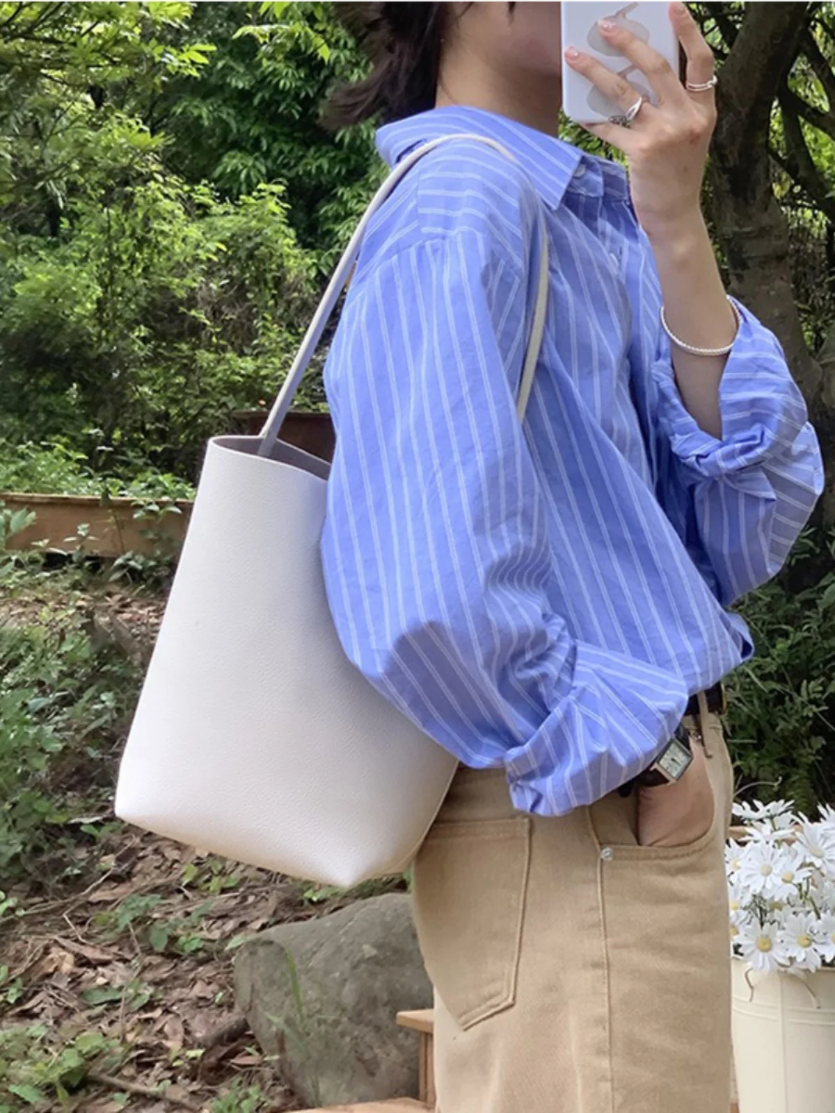 Hong Kong Fonck New Style Pattern Bucket Bag Women Casual Commuting Single Shoulder Tote Bag Soft Leather Handbag
Hong Kong Fonck New Style Pattern Bucket Bag Women Casual Commuting Single Shoulder Tote Bag Soft Leather Handbag