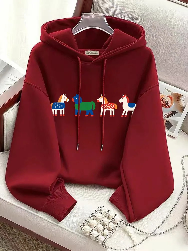 Модная утепленная толстовка с капюшоном для женщин красного цвета с дизайном в стиле китайского зодиака, повседневная уличная одежда, с длинными рукавами
Модная утепленная толстовка с капюшоном для женщин красного цвета с дизайном в стиле китайского зодиака, повседневная уличная одежда, с длинными рукавами