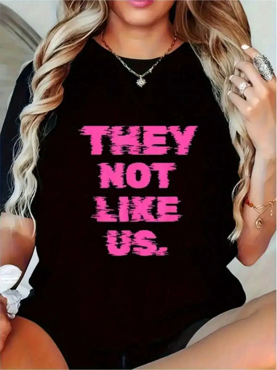Black Graphic Crew Neck Tee With Pink Distressed Print Lightweight Casual Summer Short Sleeve T-Shirt
Black Graphic Crew Neck Tee With Pink Distressed Print Lightweight Casual Summer Short Sleeve T-Shirt