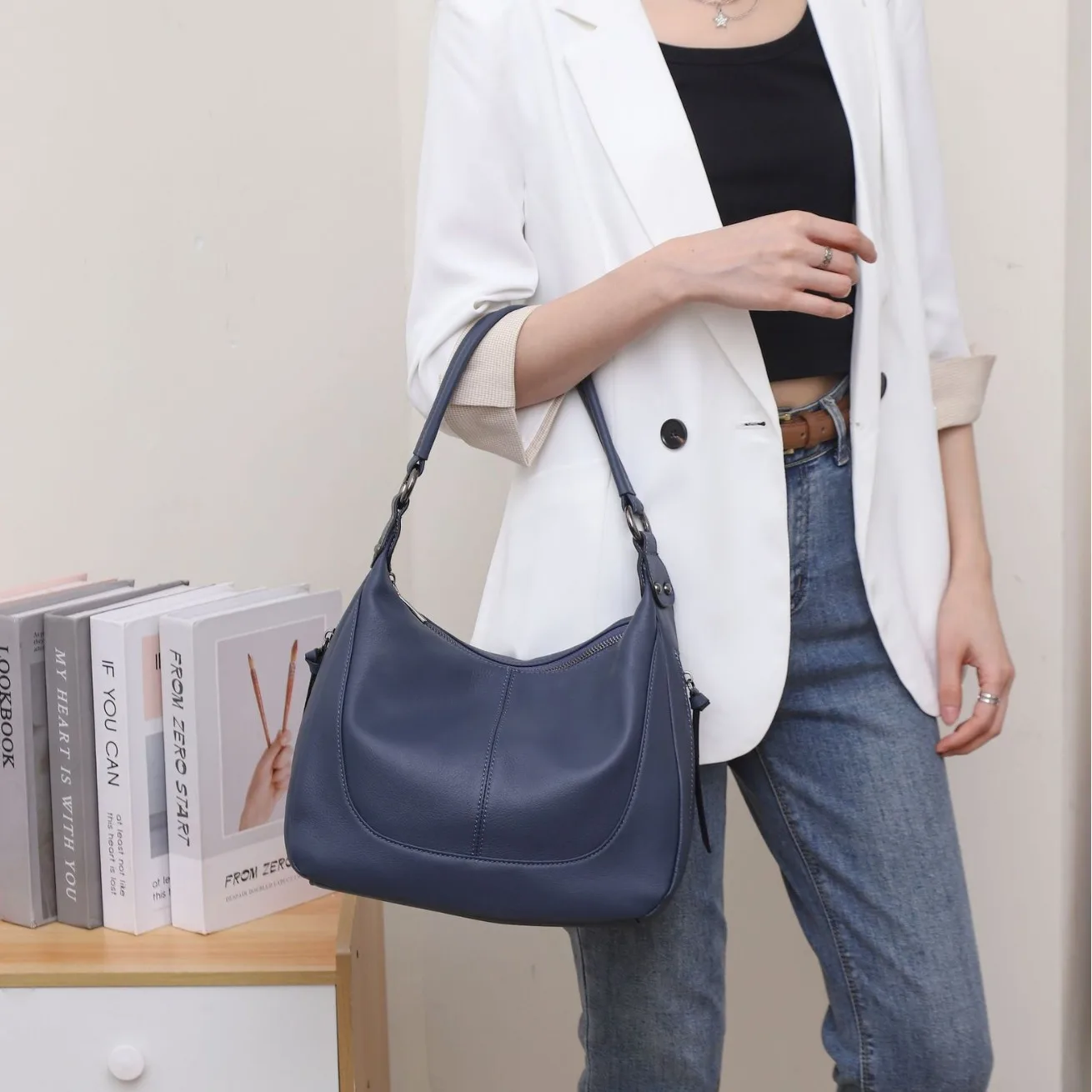 2026 Top-grain Cowhide Single-shoulder Women's Bag, Large-capacity Crossbody Tote Fashionable and Simple Shopping Bag
2026 Top-grain Cowhide Single-shoulder Women's Bag, Large-capacity Crossbody Tote Fashionable and Simple Shopping Bag