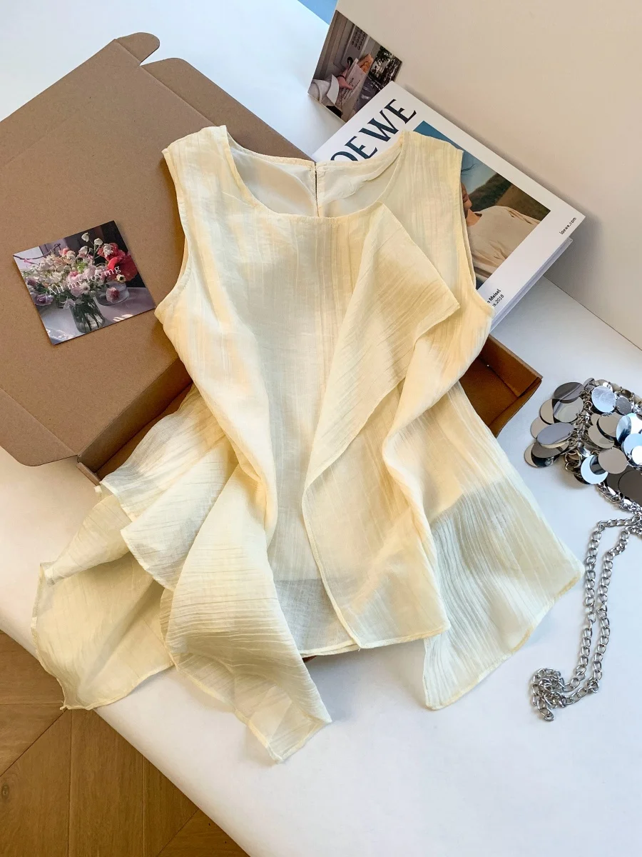 Sweet Lace-spliced Plaid Small Flared Sleeve Shirt for Women 2026 Summer Pleated Skirt Hem Sleeveless Top
Sweet Lace-spliced Plaid Small Flared Sleeve Shirt for Women 2026 Summer Pleated Skirt Hem Sleeveless Top