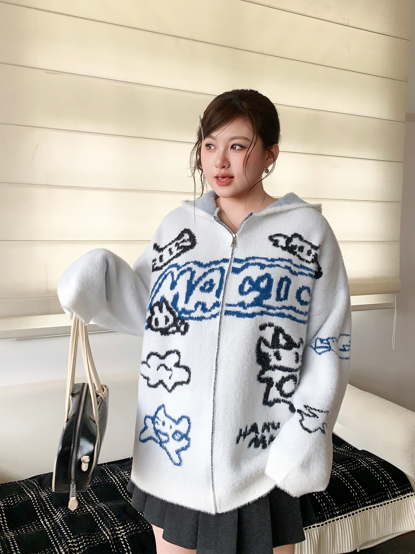YUZI Sweet Cool Pattern Hooded Knitted Jacket Loose Casual Zipper Design Large Size Women's Open Cardigan Winter Outerwear
YUZI Sweet Cool Pattern Hooded Knitted Jacket Loose Casual Zipper Design Large Size Women's Open Cardigan Winter Outerwear