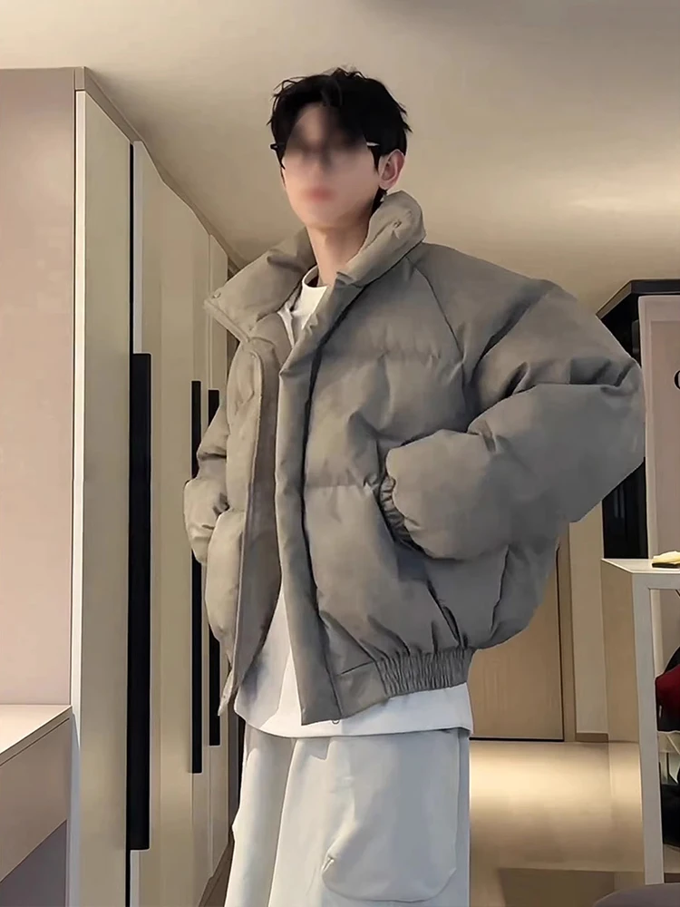 American Retro ort down Cotton Jaet Men's Thiened Stand Collar Bread Sle Coat Warm Faionable Winter Outerwear
American Retro ort down Cotton Jaet Men's Thiened Stand Collar Bread Sle Coat Warm Faionable Winter Outerwear