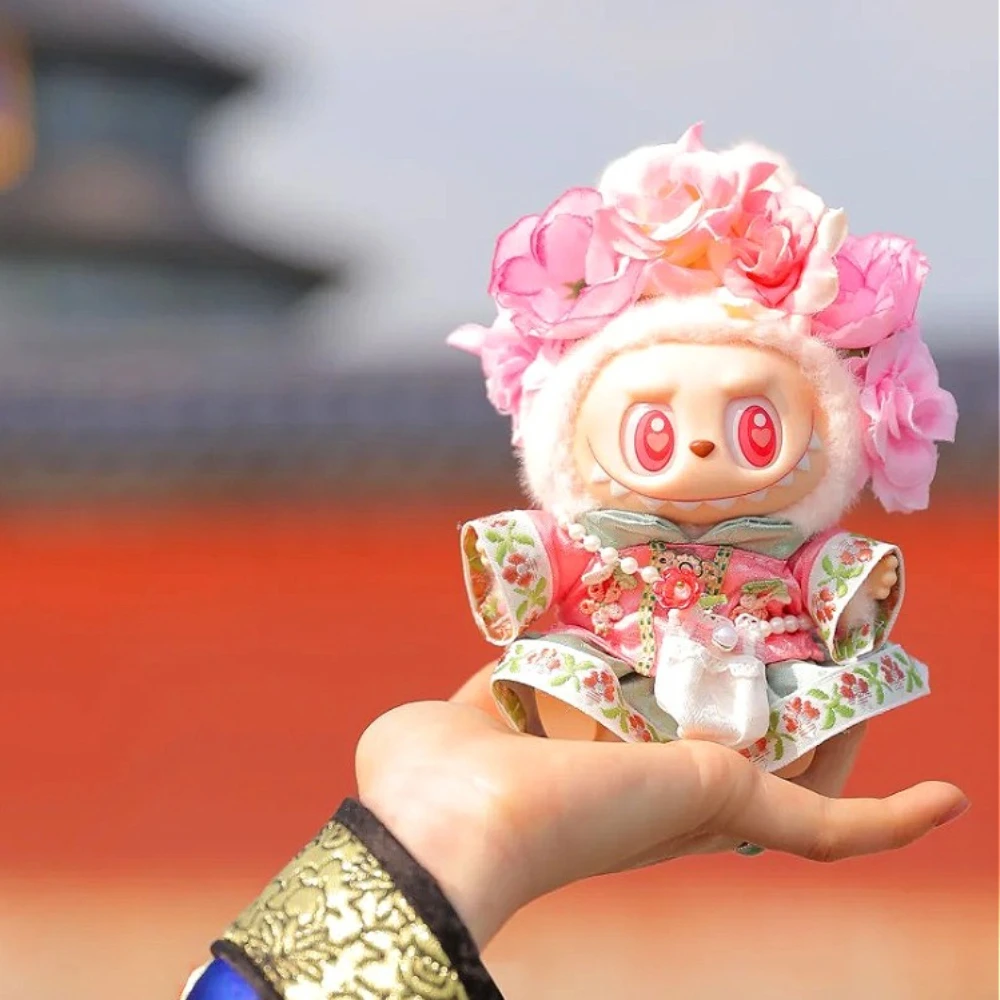 Chinese Qipao Hairpin Flower Dress for Labubu 3.0 Outfit Summer Countryside Princess Doll Clothes for V1/V2/V3 Labubu
Chinese Qipao Hairpin Flower Dress for Labubu 3.0 Outfit Summer Countryside Princess Doll Clothes for V1/V2/V3 Labubu