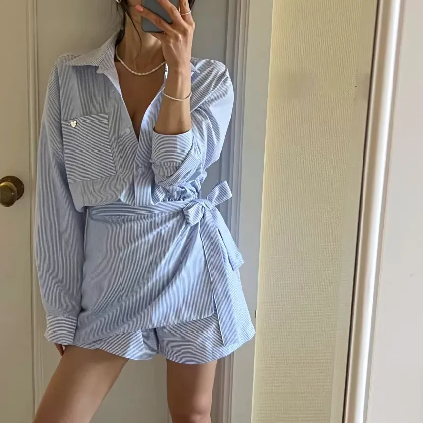 Костюм-двойка в сине-белую полоску, брючный костюм, женский весенне-осенний комбинезон для поездок на работу, брюки, модный ансамбль
Костюм-двойка в сине-белую полоску, брючный костюм, женский весенне-осенний комбинезон для поездок на работу, брюки, модный ансамбль