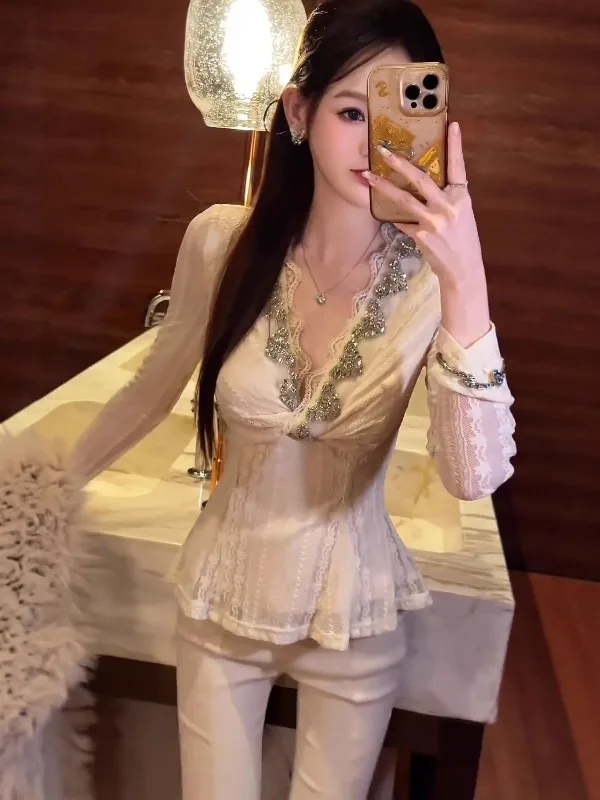 Elegant Heavy-Lace V-Neck Base Shirt Women's Slim Fit Beautiful Spring New Style Long Sleeve Gentle Style Fashionable Top
Elegant Heavy-Lace V-Neck Base Shirt Women's Slim Fit Beautiful Spring New Style Long Sleeve Gentle Style Fashionable Top
