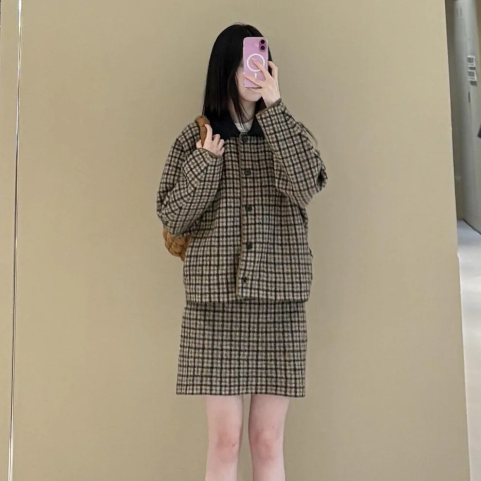 25 Autumn Winter New Wool Knit Plaid Set Brown Jacket Mini Skirt Women Casual Outfit clothes for women
25 Autumn Winter New Wool Knit Plaid Set Brown Jacket Mini Skirt Women Casual Outfit clothes for women