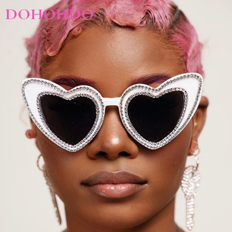 Vintage Heart Rhinestone Trendy Sunglasses For Women 2025 New Luxury Brand Sun Glasses Ladies Retro Sexy Sunglasses Women UV400
Vintage Heart Rhinestone Trendy Sunglasses For Women 2025 New Luxury Brand Sun Glasses Ladies Retro Sexy Sunglasses Women UV400