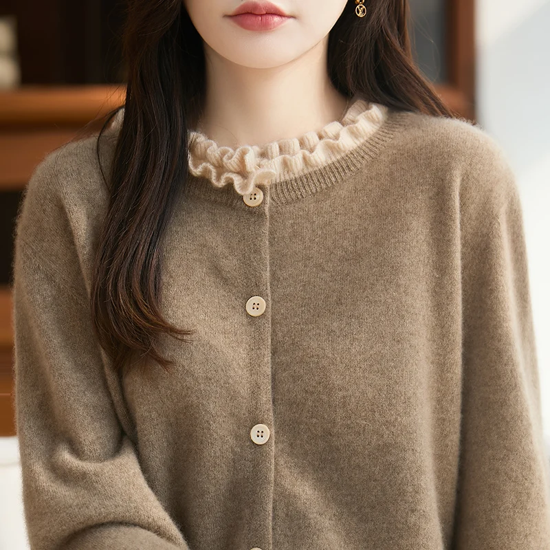 Autumn and Winter New Women's Classic Wool Cardigan Long Sleeve Knitted Lace Collar Button Sweater High Quality Loose Top
Autumn and Winter New Women's Classic Wool Cardigan Long Sleeve Knitted Lace Collar Button Sweater High Quality Loose Top