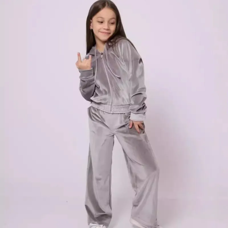 2025 Autumn Winter Kids Sporty Velvet Two-Piece Set Pure Color Hooded Vest with Cozy Sweatpants Warm Comfortable Kids Outfits
2025 Autumn Winter Kids Sporty Velvet Two-Piece Set Pure Color Hooded Vest with Cozy Sweatpants Warm Comfortable Kids Outfits