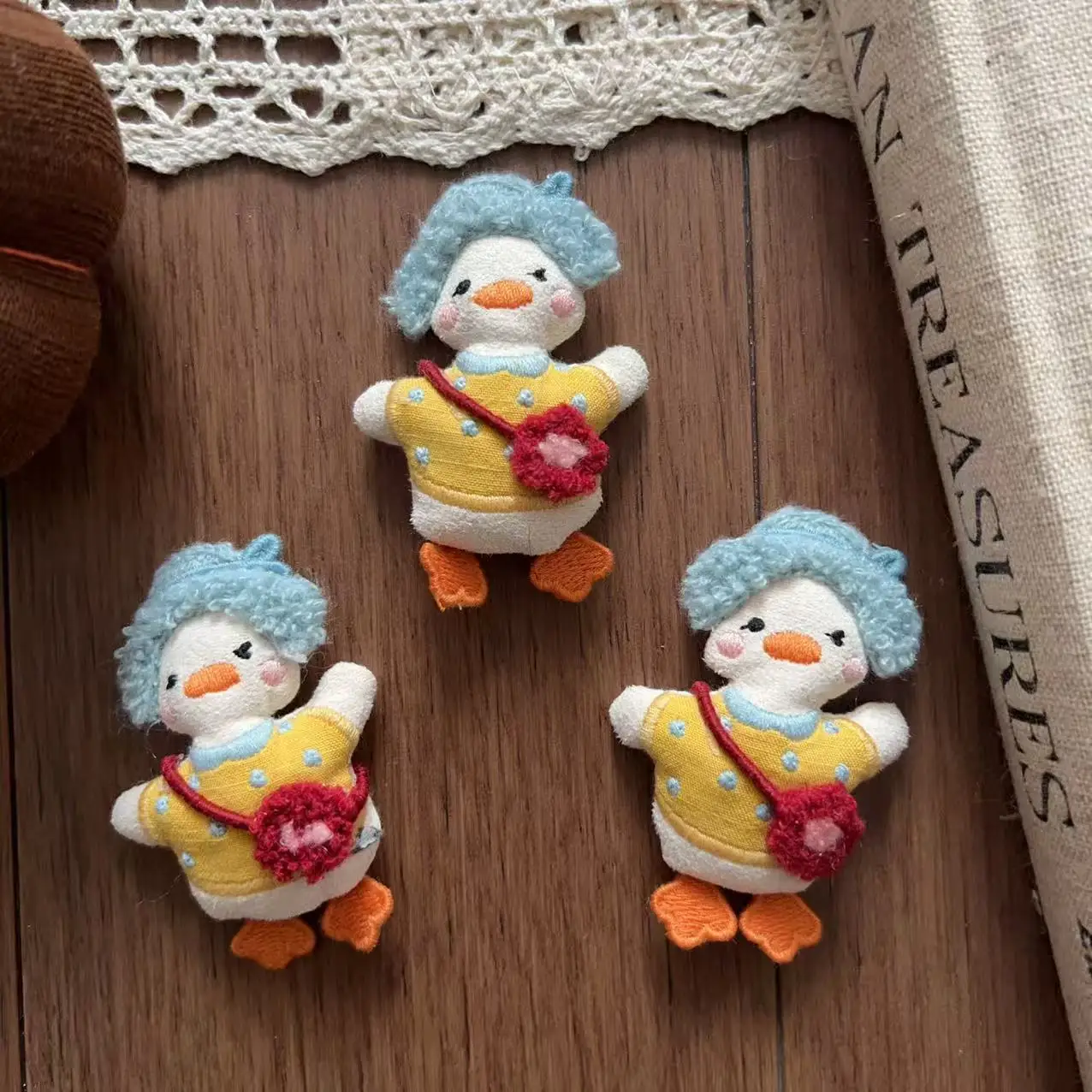 Fabric Plush Cartoon Backpack Duck Brooch Pin DIY Hair Accessory for Shoes Socks Hat Clothing Embellishment Premium Cute
Fabric Plush Cartoon Backpack Duck Brooch Pin DIY Hair Accessory for Shoes Socks Hat Clothing Embellishment Premium Cute