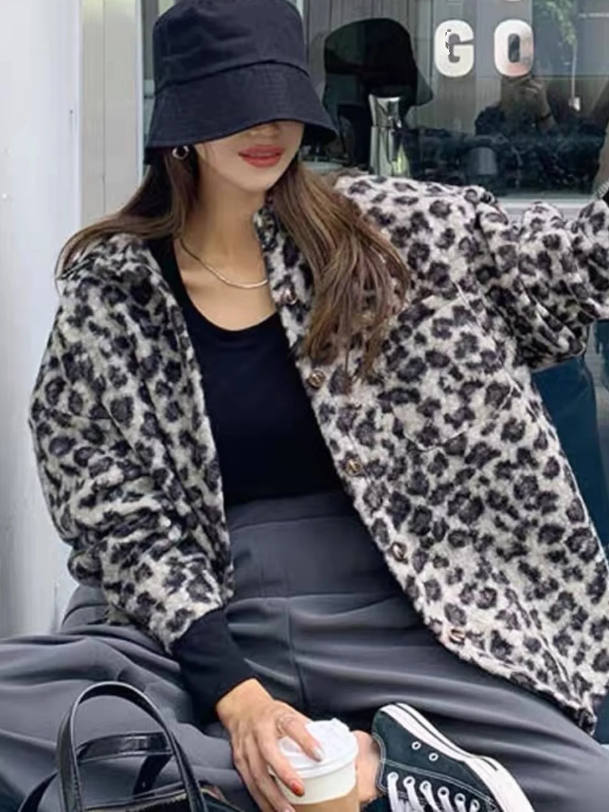 Ladies Thiened Woolen irt Loose Fit Autumn Winter Coat with Hood Long Sve Commute Sle Cotton Material Warm Outerwear
Ladies Thiened Woolen irt Loose Fit Autumn Winter Coat with Hood Long Sve Commute Sle Cotton Material Warm Outerwear