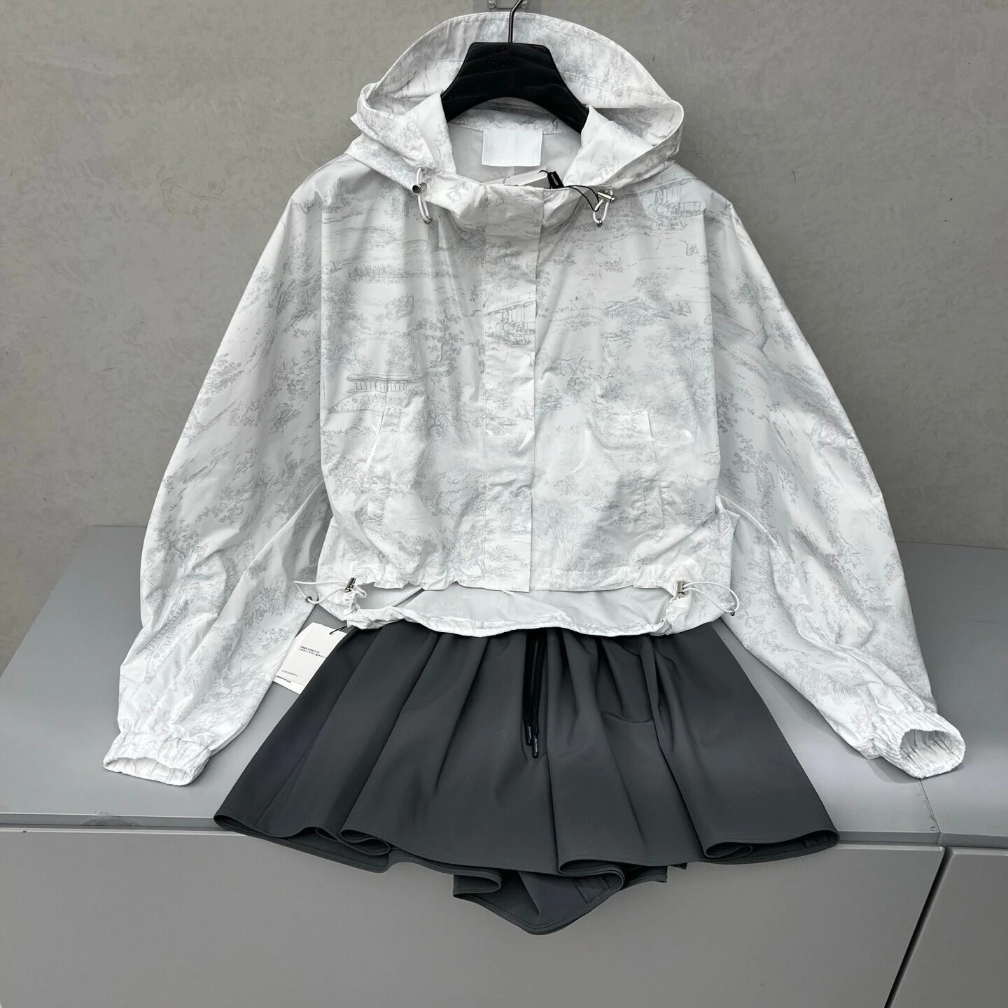 2026 Korean Style Women's Golf Sun Protection Jacket Elegant For Outdoor Sports Long Sleeve Top Youthful Look UV Coats
2026 Korean Style Women's Golf Sun Protection Jacket Elegant For Outdoor Sports Long Sleeve Top Youthful Look UV Coats