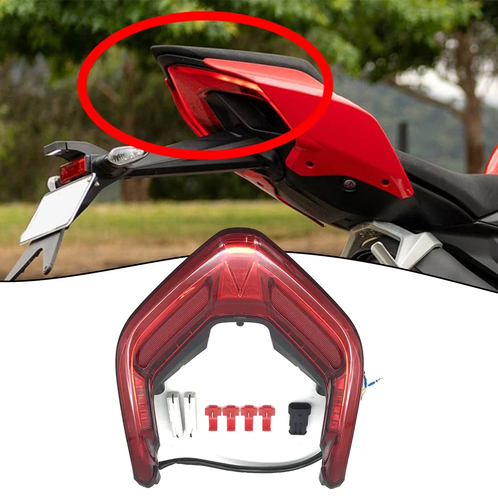 LED Tail Light Turn Signal Integrated Running Brake And Flowing Water Turn Signal Light For DUCATI PANIGALE V2 / V4 / 2018-2022
LED Tail Light Turn Signal Integrated Running Brake And Flowing Water Turn Signal Light For DUCATI PANIGALE V2 / V4 / 2018-2022