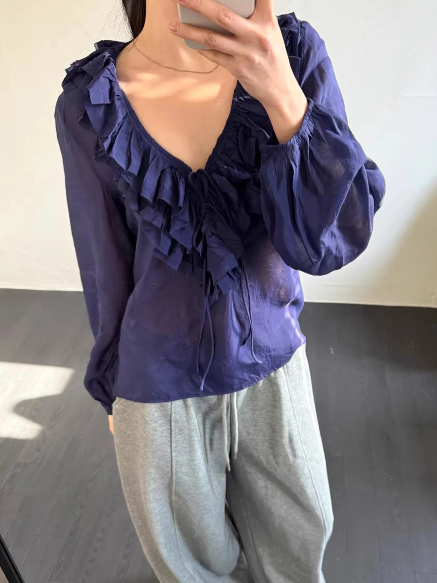 Elegant Long Sleeve V-Neck Shirt Women's Fashion Summer New Style Chic Lace Trim Top Comfortable Polyester Fiber Casual Wear
Elegant Long Sleeve V-Neck Shirt Women's Fashion Summer New Style Chic Lace Trim Top Comfortable Polyester Fiber Casual Wear