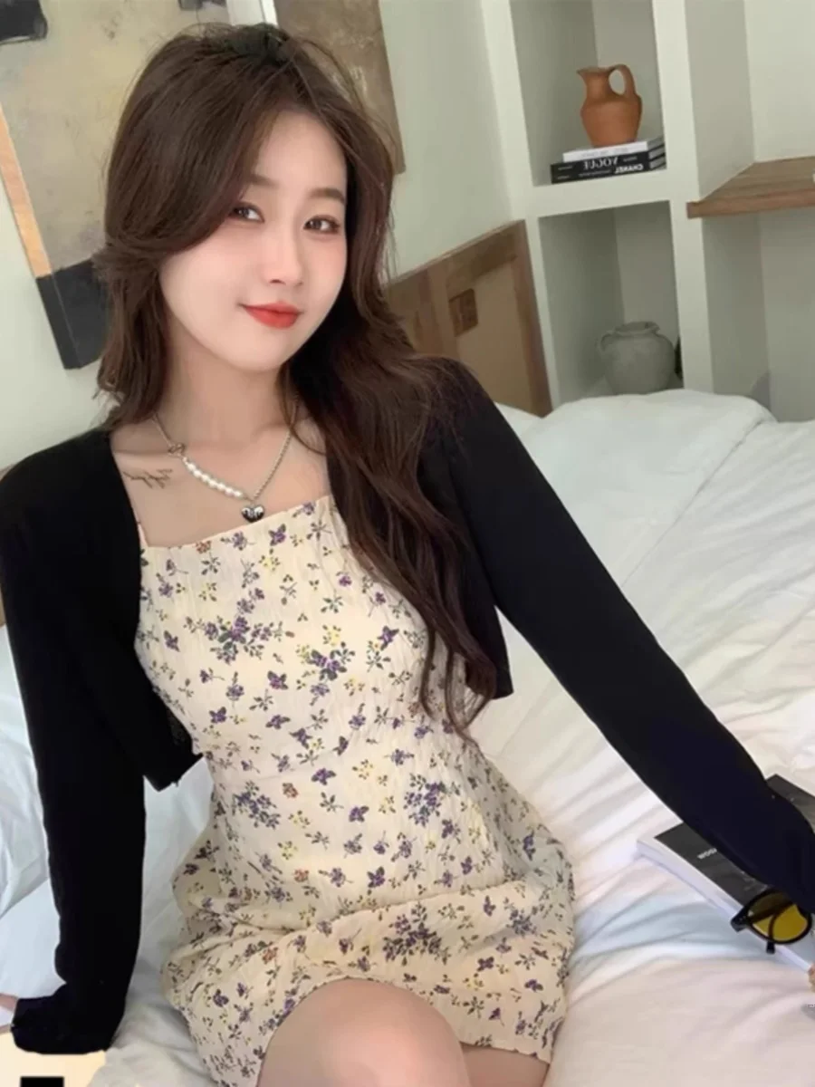 Black Ice Silk Knitted Short Thin Cardigan Women's Summer Outerwear with Strap Vest Top Korean Style Commute Fashion Pure Color
Black Ice Silk Knitted Short Thin Cardigan Women's Summer Outerwear with Strap Vest Top Korean Style Commute Fashion Pure Color