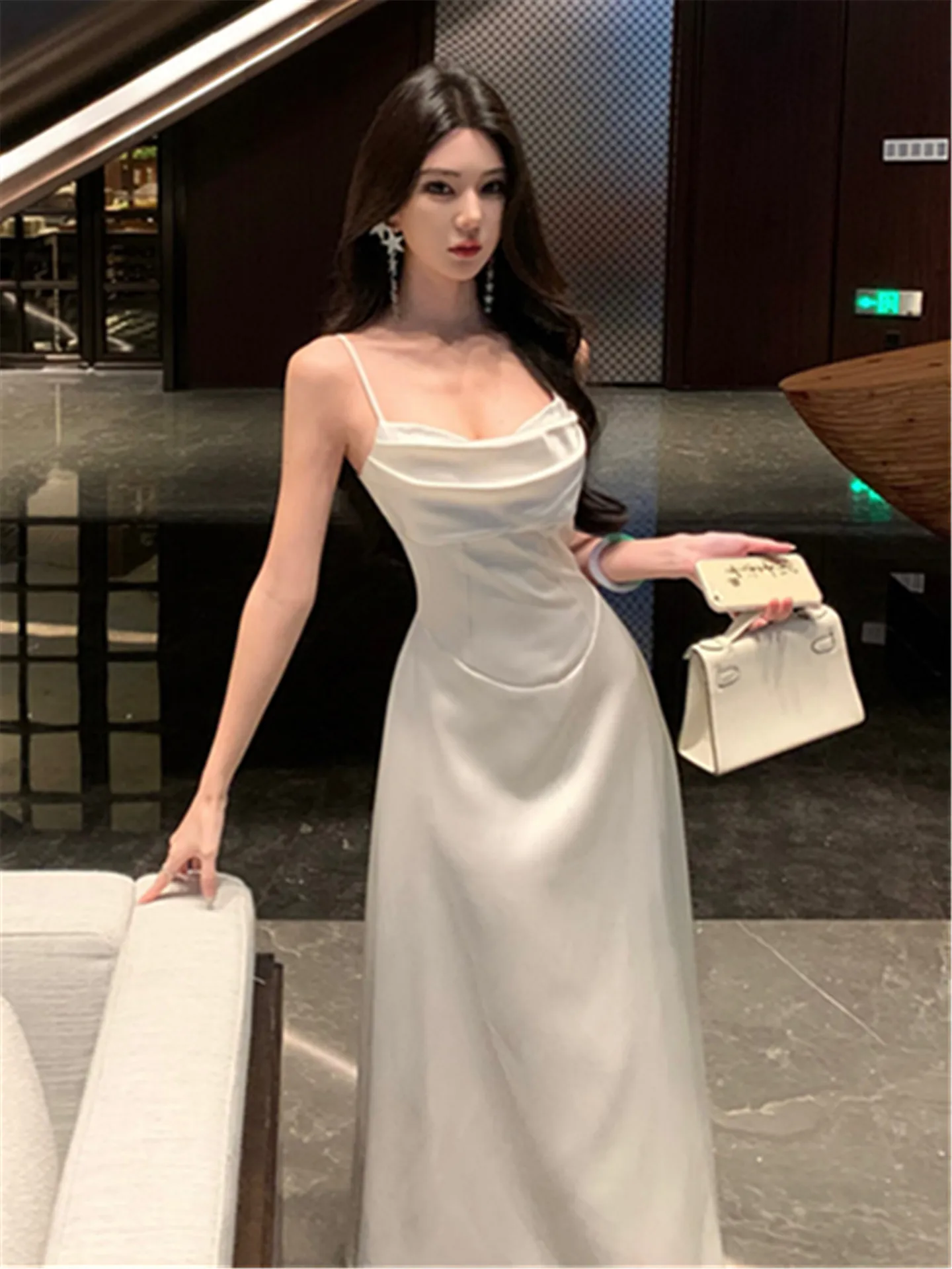 Ele White Satin Long Dr Strapl Wedding Dr Registration Ceremony Beautiful Light Costume Birthday Special Gift
Ele White Satin Long Dr Strapl Wedding Dr Registration Ceremony Beautiful Light Costume Birthday Special Gift