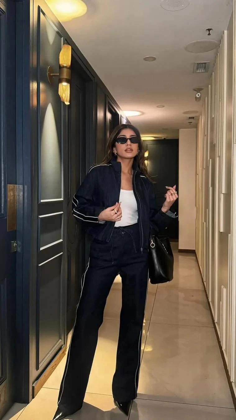 High Street Women's Denim Pants Set Side Striped Stand Collar Zipper Jacket Lace Up Trousers Two Piece Sets Autumn Winter Outfit
High Street Women's Denim Pants Set Side Striped Stand Collar Zipper Jacket Lace Up Trousers Two Piece Sets Autumn Winter Outfit