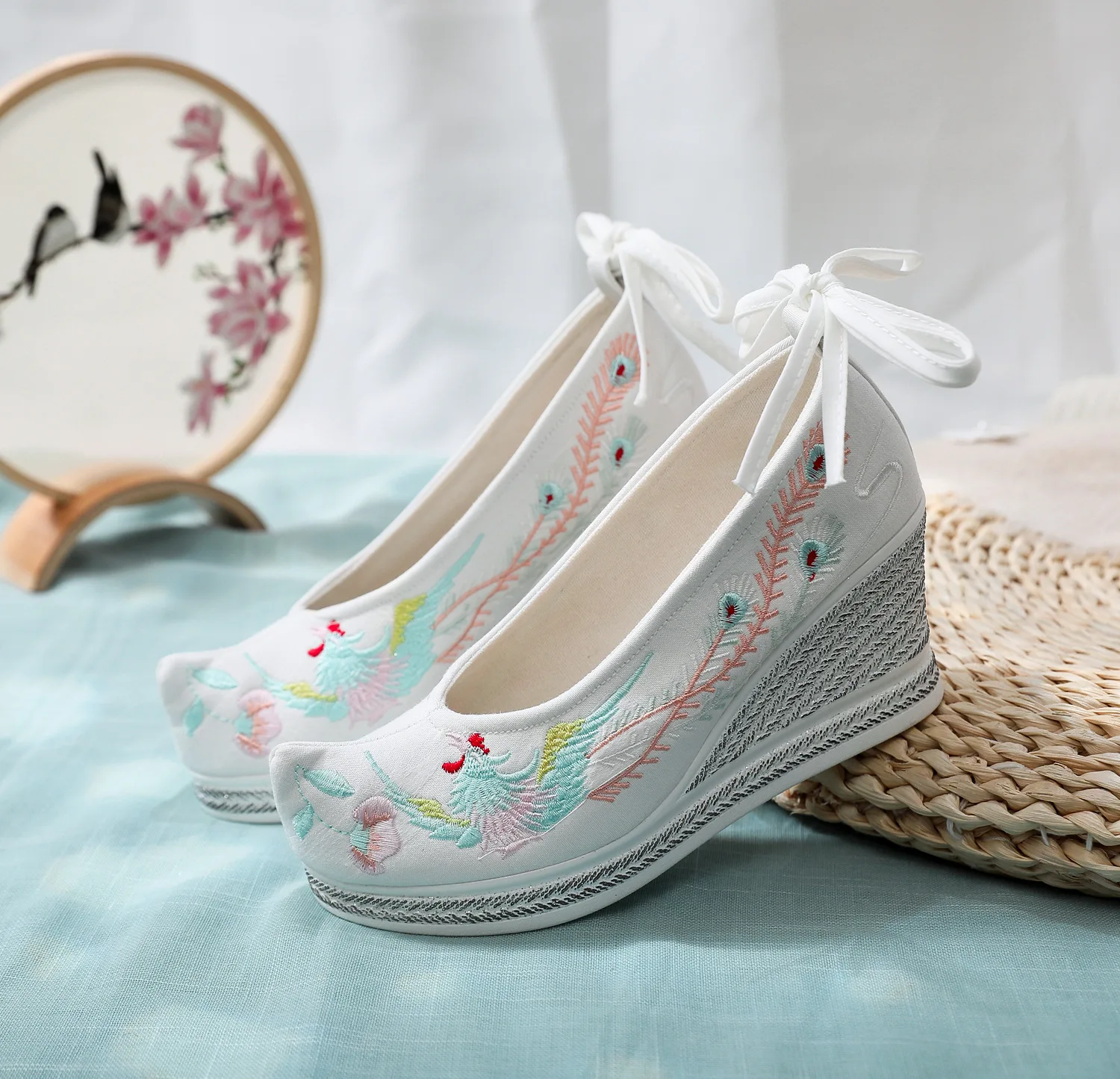 Autumn New Old Beijing Cloth Shoes Women's 9C Ultra High Heel Platform Low Top Ethnic Style Match with Hanfu Embroidered
Autumn New Old Beijing Cloth Shoes Women's 9C Ultra High Heel Platform Low Top Ethnic Style Match with Hanfu Embroidered