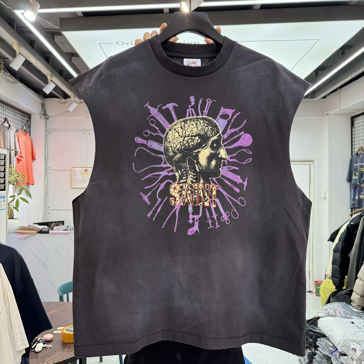 Washed out Antique Sleeveless Vest Loose Fit Cotton round Neck Printed Sweatback Tank Top for Youth Casual Daily Wear Unisex
Washed out Antique Sleeveless Vest Loose Fit Cotton round Neck Printed Sweatback Tank Top for Youth Casual Daily Wear Unisex