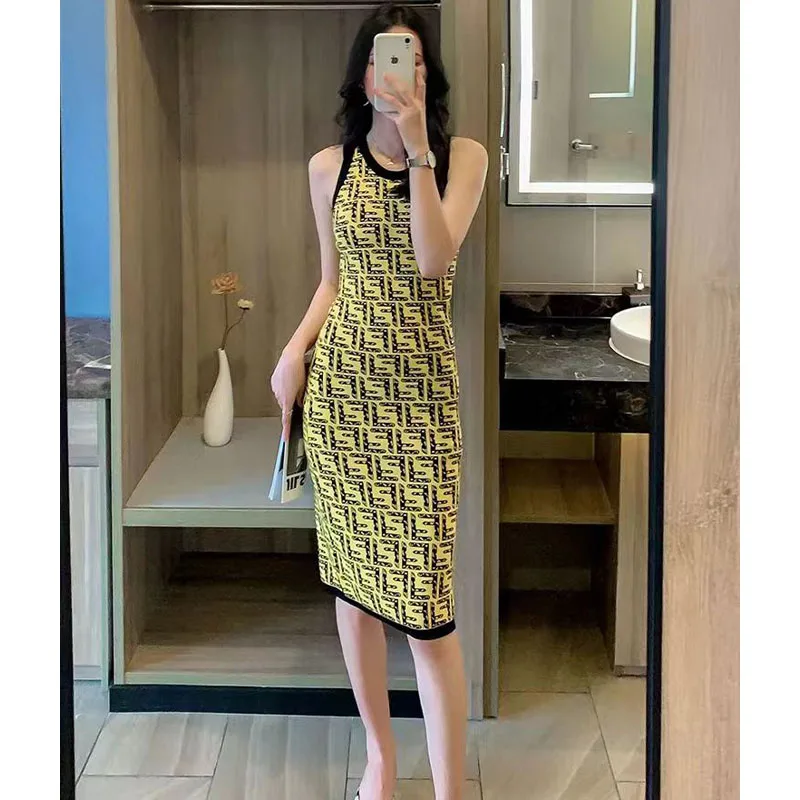 Summer Women's Temperament Elegant Knitted Dress Korean Fashion Letter Jacquard Sleeveless Slim Party Dresses
Summer Women's Temperament Elegant Knitted Dress Korean Fashion Letter Jacquard Sleeveless Slim Party Dresses