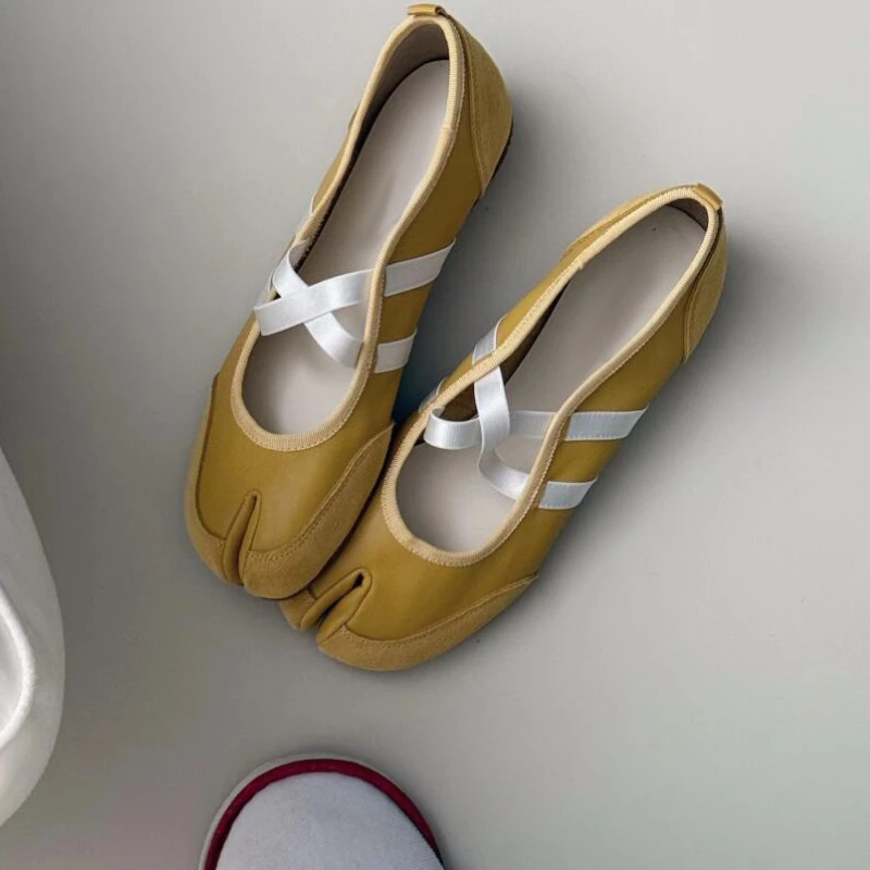 Split-Toe Casual Ballet Flats Shoes Women Pu Leather Cross Band Mary Janes Shoes Spring Autumn Streetwear Elegant Loafers New
Split-Toe Casual Ballet Flats Shoes Women Pu Leather Cross Band Mary Janes Shoes Spring Autumn Streetwear Elegant Loafers New