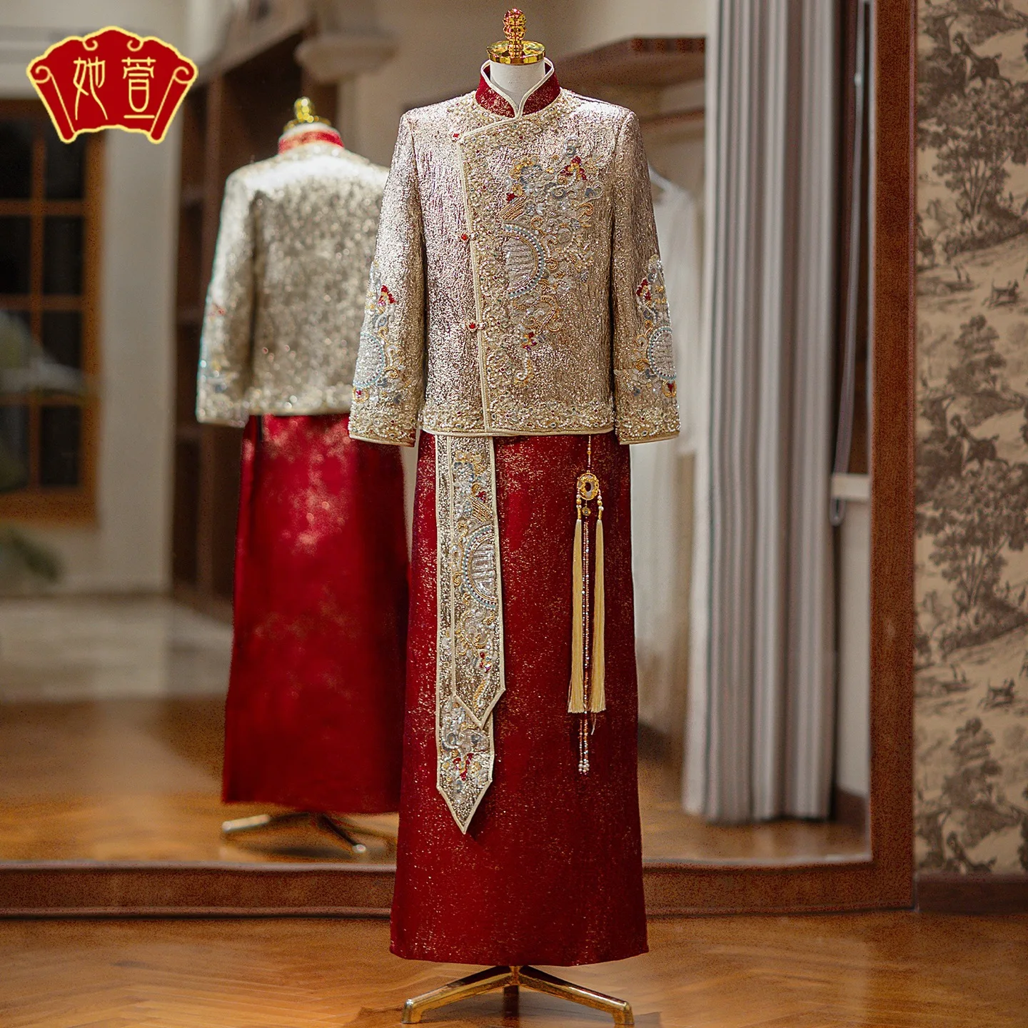 Mandarin Jacket Tang Suit Gold High-end Texture Wedding Garment Chinese Groom Embroidered Xiuhe Apparel Bridegroom Hanfu Costume
Mandarin Jacket Tang Suit Gold High-end Texture Wedding Garment Chinese Groom Embroidered Xiuhe Apparel Bridegroom Hanfu Costume