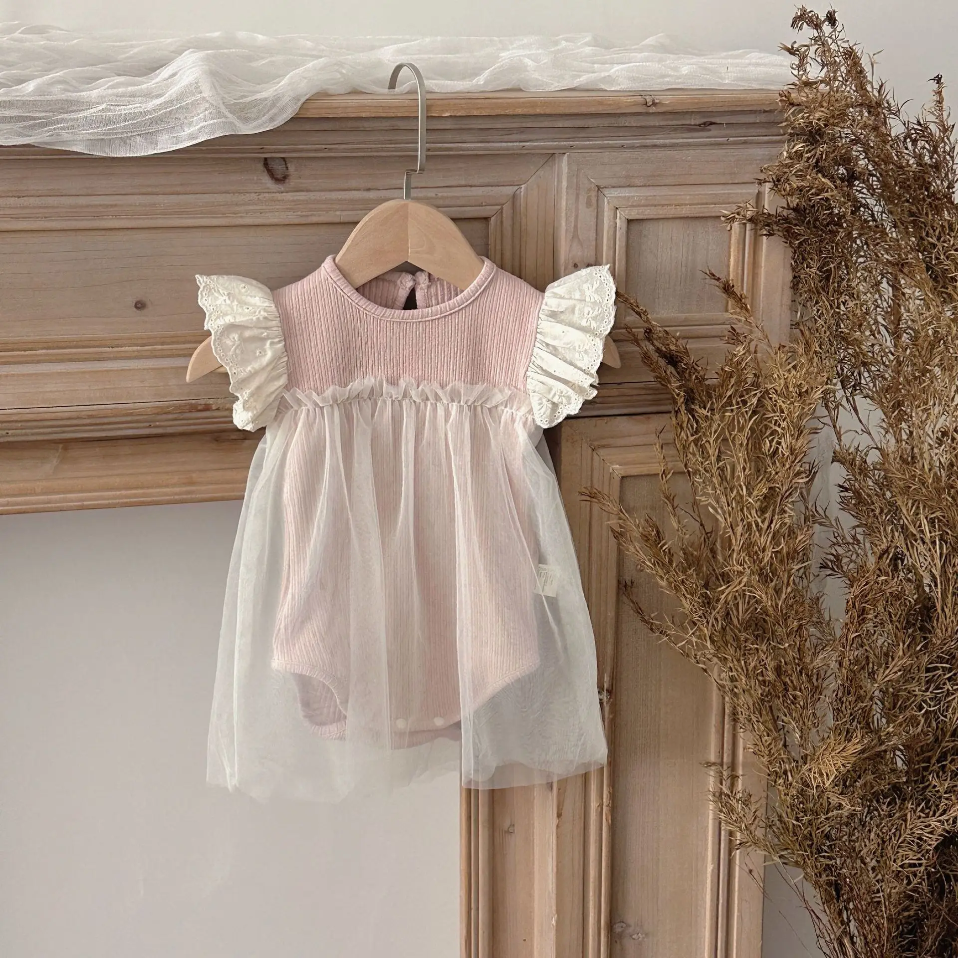 2026 Summer Baby Girls Romper Mesh Dress Lace Fly Sleeve Infant Princess Bodysuit Toddler Cotton Jumpsuit Newborn Clothes
2026 Summer Baby Girls Romper Mesh Dress Lace Fly Sleeve Infant Princess Bodysuit Toddler Cotton Jumpsuit Newborn Clothes