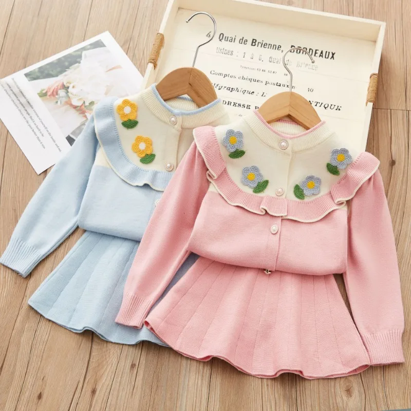 Girls Sweater Sets Autumn/Winter 2024 New Girls Flower Embroidery Knit Top+Striped Pleated Skirt Sweet Cute Two Piece Girls Set
Girls Sweater Sets Autumn/Winter 2024 New Girls Flower Embroidery Knit Top+Striped Pleated Skirt Sweet Cute Two Piece Girls Set