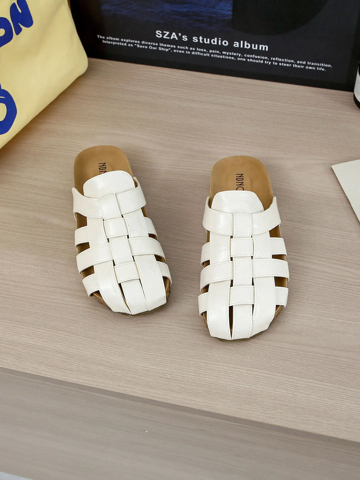 Retro Korean Style Breathable Women's Flat Bottom Slip-On Sandals Open-Toe Woven Hollow out Design Anti-Slip Outdoor Mules
Retro Korean Style Breathable Women's Flat Bottom Slip-On Sandals Open-Toe Woven Hollow out Design Anti-Slip Outdoor Mules
