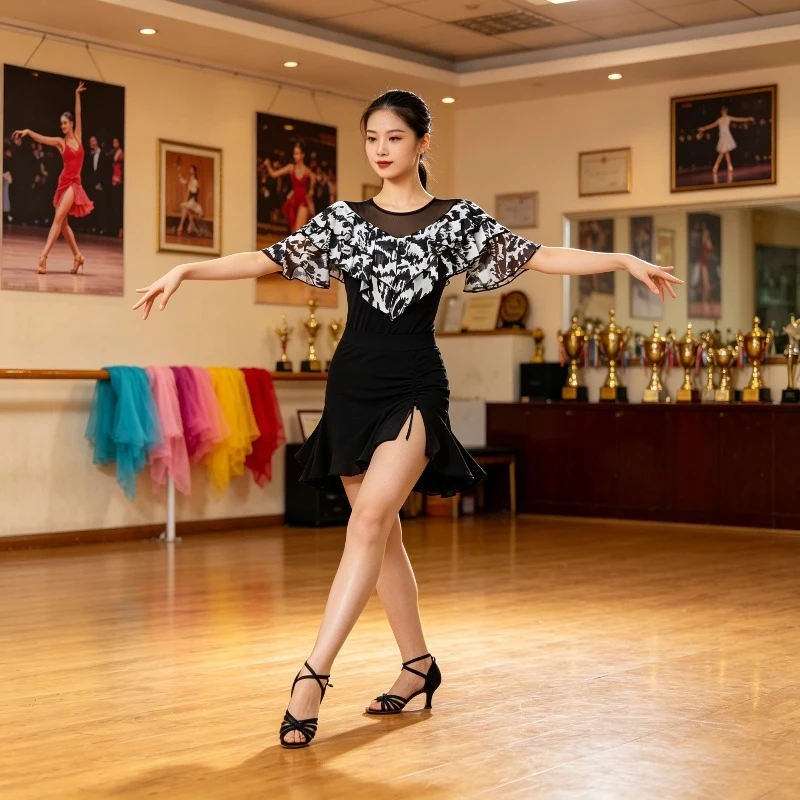 Adult Women Floral Print Dance Blouse Short Sleeve Ballroom Practice Costume performance accessories Line dance top Dancewear
Adult Women Floral Print Dance Blouse Short Sleeve Ballroom Practice Costume performance accessories Line dance top Dancewear