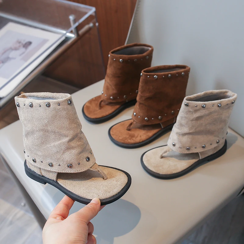 Little Girls Ankle Boots Suede Leather Sandals 2026 New Summer Kids Rivets Vacation Beach Shoes Soft Sole Simple Retro Footwear
Little Girls Ankle Boots Suede Leather Sandals 2026 New Summer Kids Rivets Vacation Beach Shoes Soft Sole Simple Retro Footwear