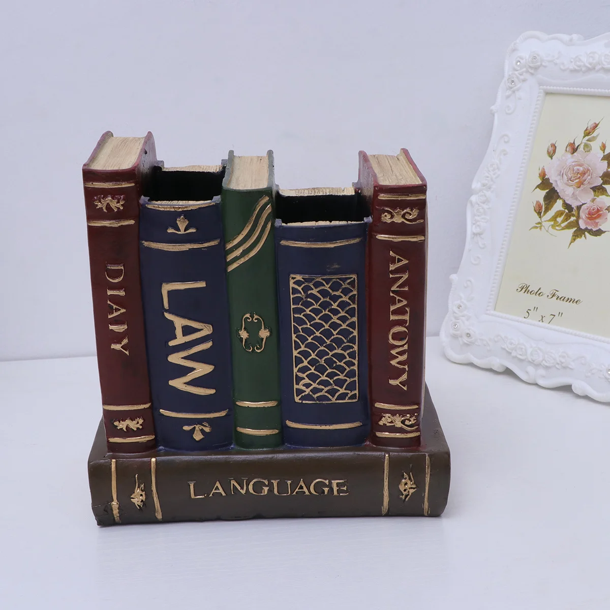 Vintage Resin Book Shelf Pen Holder Retro Books Shape Organizer Desktop Decoration Storage for Pens Pencils Markers Rulers
Vintage Resin Book Shelf Pen Holder Retro Books Shape Organizer Desktop Decoration Storage for Pens Pencils Markers Rulers