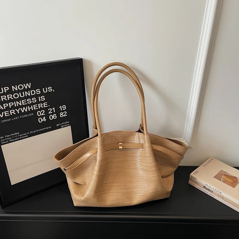 Large-capacity Armpit Tote Bag for Women 2026 New Fashion Korean Vintage Pleated Cloud Female Shoulder Bag Casual Handbags
Large-capacity Armpit Tote Bag for Women 2026 New Fashion Korean Vintage Pleated Cloud Female Shoulder Bag Casual Handbags