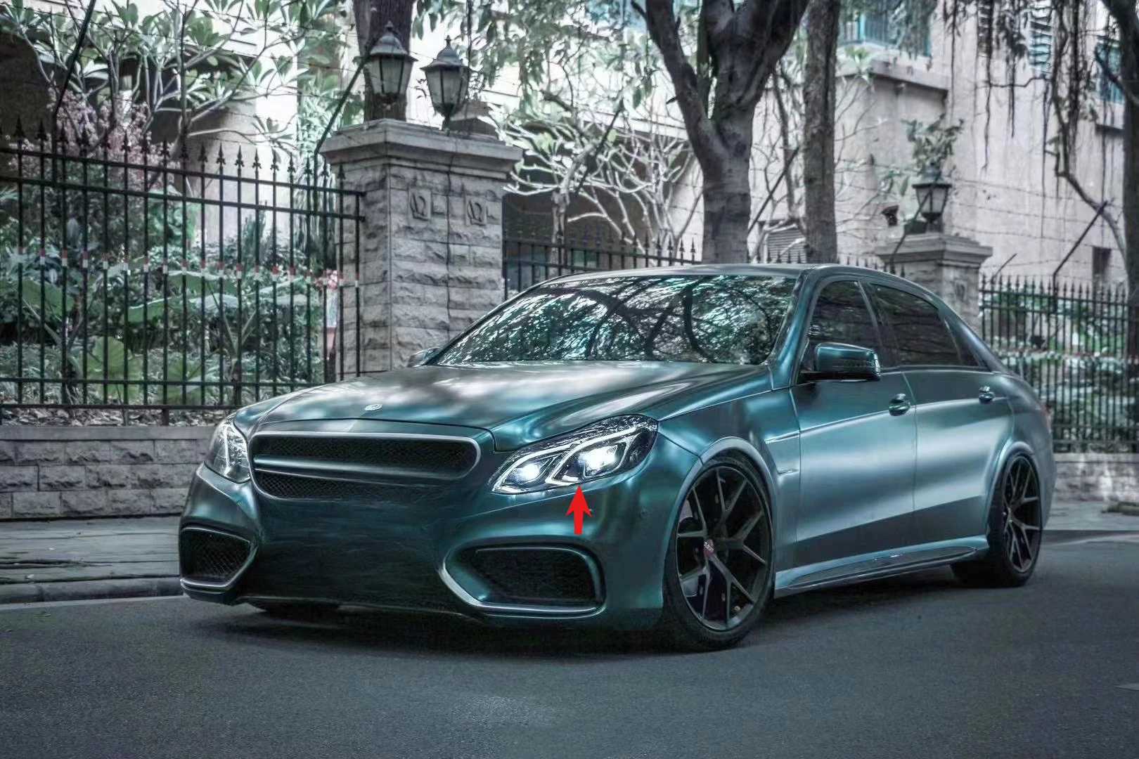 Пара подходит для 10-15 Mercedes-Benz E-Class, фара в сборе, модифицированная W212, светодиодные дневные ходовые огни с низкой посадкой, рулевая линза
Пара подходит для 10-15 Mercedes-Benz E-Class, фара в сборе, модифицированная W212, светодиодные дневные ходовые огни с низкой посадкой, рулевая линза