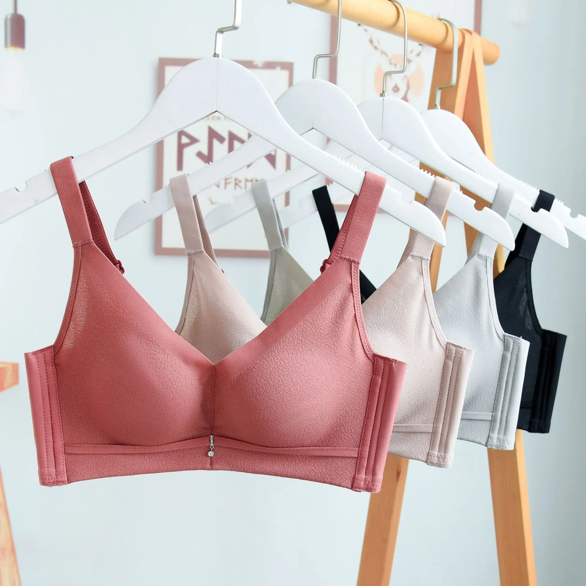 New Arrival Gathered Type Bra Small Chest Medium Thick Traceless Steel Ring Underwear Comfortable Casual Style Sensation Cool
New Arrival Gathered Type Bra Small Chest Medium Thick Traceless Steel Ring Underwear Comfortable Casual Style Sensation Cool