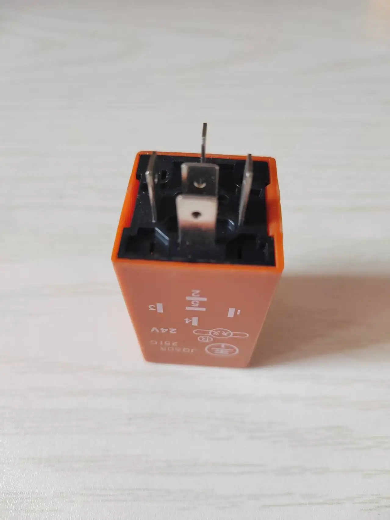Flashing Relay JQ608 251C 24V Suitable for Buses Medium Buses, and Coach GOLD DRAO 5-Pin
Flashing Relay JQ608 251C 24V Suitable for Buses Medium Buses, and Coach GOLD DRAO 5-Pin