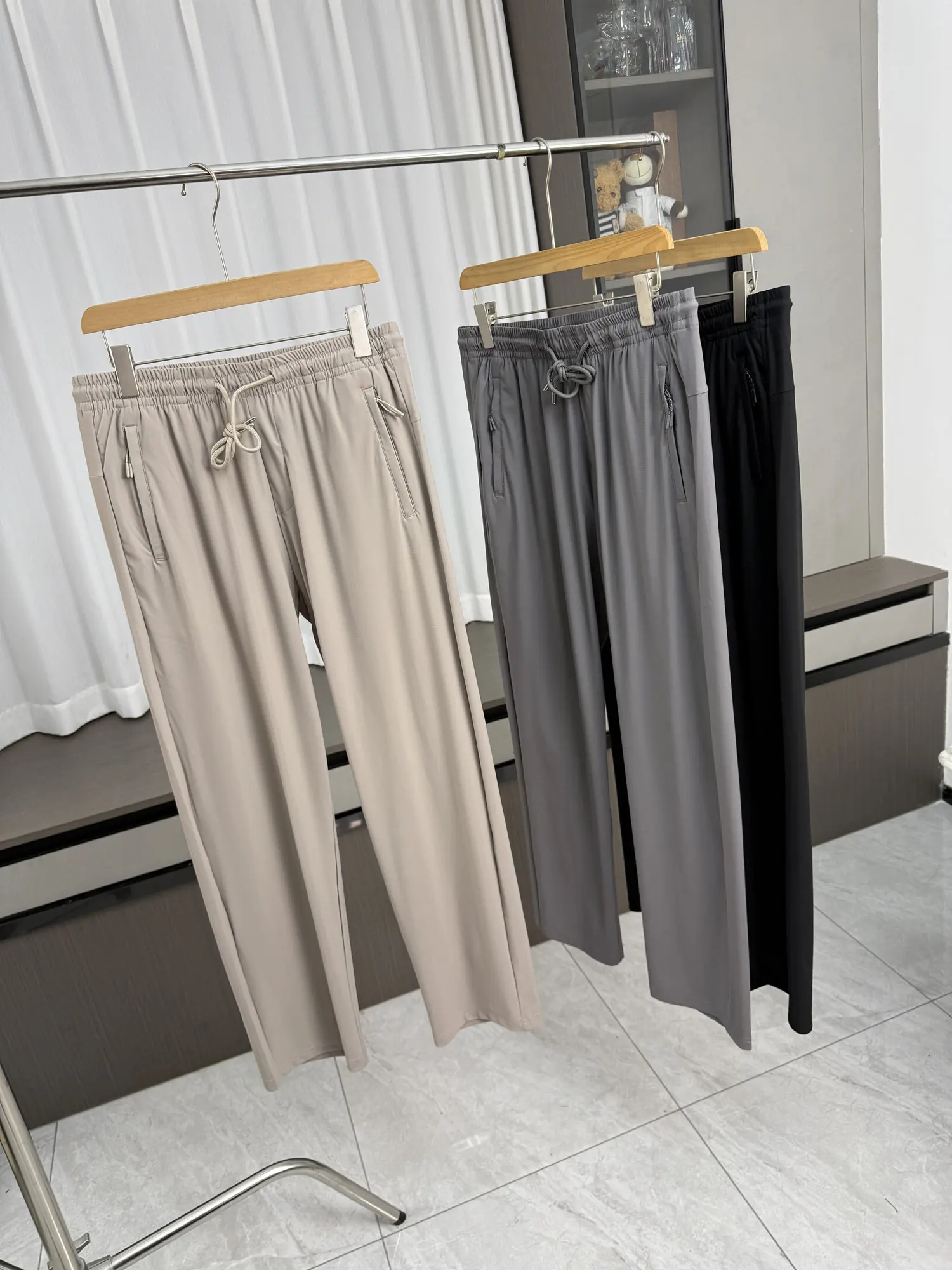 Технологичная ткань Ice Sensation, мужские повседневные брюки на весну и лето, с эластичной резинкой на талии, прямые брюки, дышащие, удобные, повседневные брюки Tro...
Технологичная ткань Ice Sensation, мужские повседневные брюки на весну и лето, с эластичной резинкой на талии, прямые брюки, дышащие, удобные, повседневные брюки Tro...