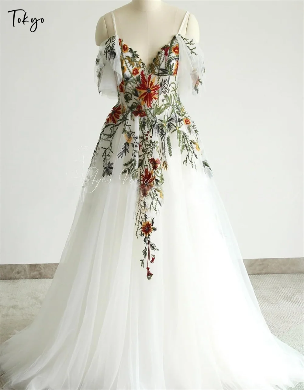 Tokyo Customized White Spaghetti Strap Wedding Dresses Sleeveless Lace-Up Flower Tulle Bridal Gowns A-Line Wedding Gowns 2026
Tokyo Customized White Spaghetti Strap Wedding Dresses Sleeveless Lace-Up Flower Tulle Bridal Gowns A-Line Wedding Gowns 2026